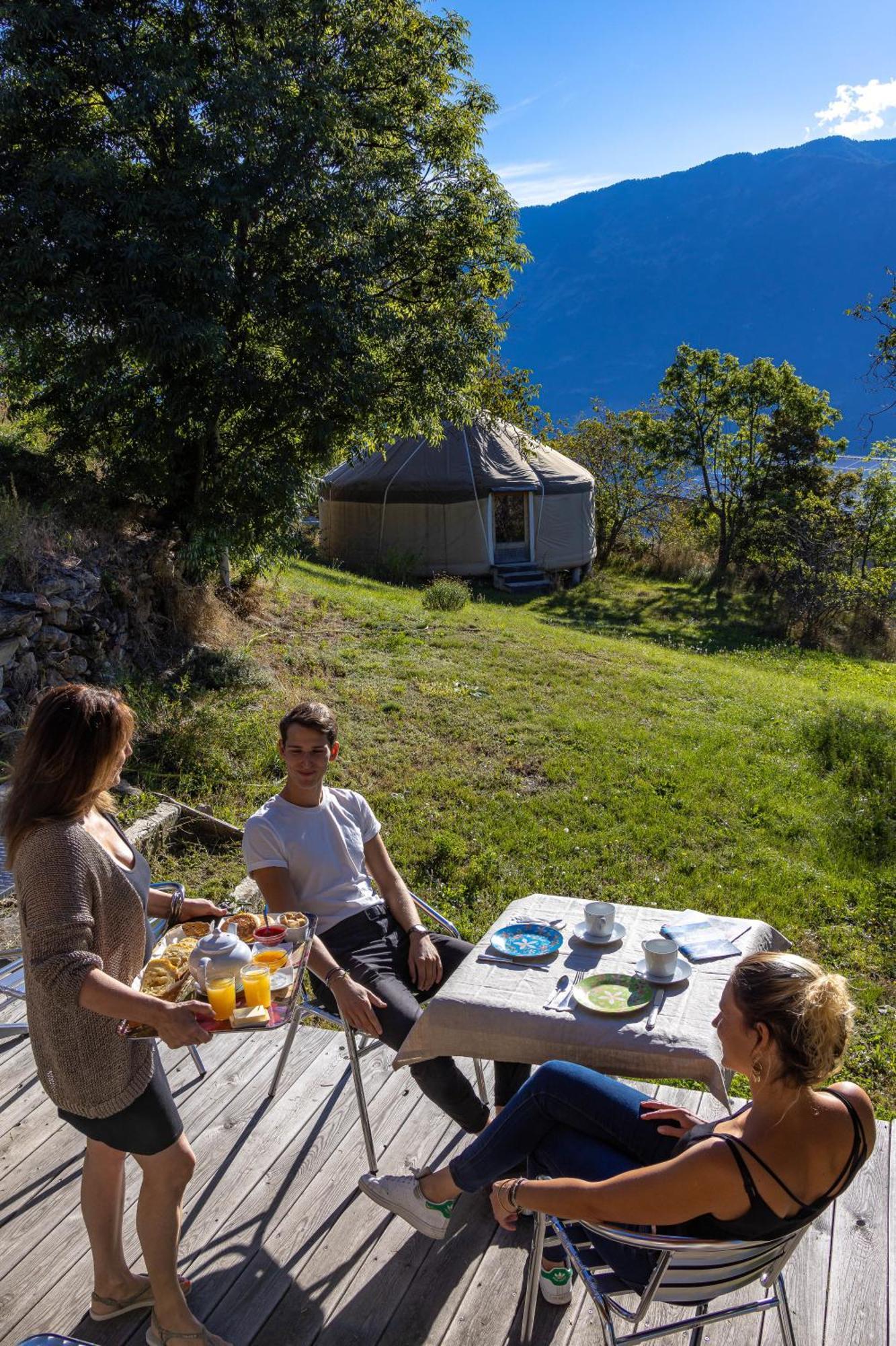 La Ferme De Beaute Bed & Breakfast Chateauroux-les-Alpes Dış mekan fotoğraf